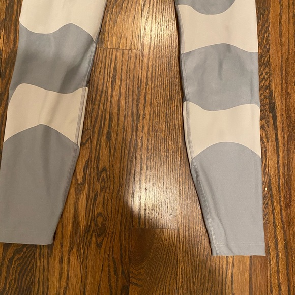 Nike stretch leggings very nice - Picture 3 of 4